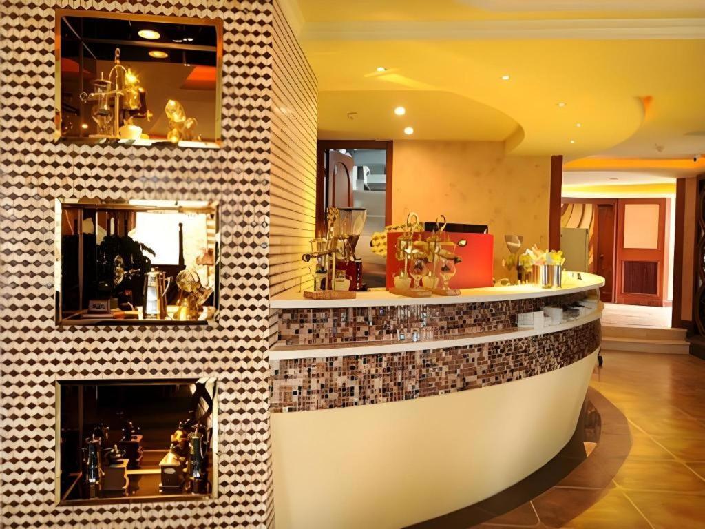 Chengdu French Theme Gold Palace Extérieur photo